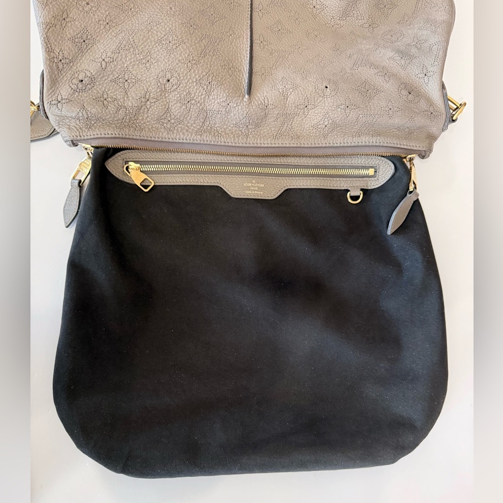 Like new Authenticated Taupe Louis Vuitton MM Mahina Selene excellent + Shop bag - Picture 10 of 15